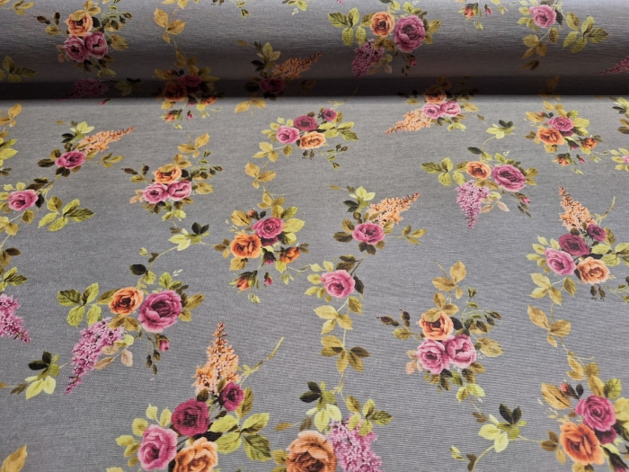 Szürke alapon rózsás<br>letörölhető textil terítő