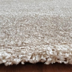 Egyszínű hosszúszálú bézs szőnyeg - 3. termékkép